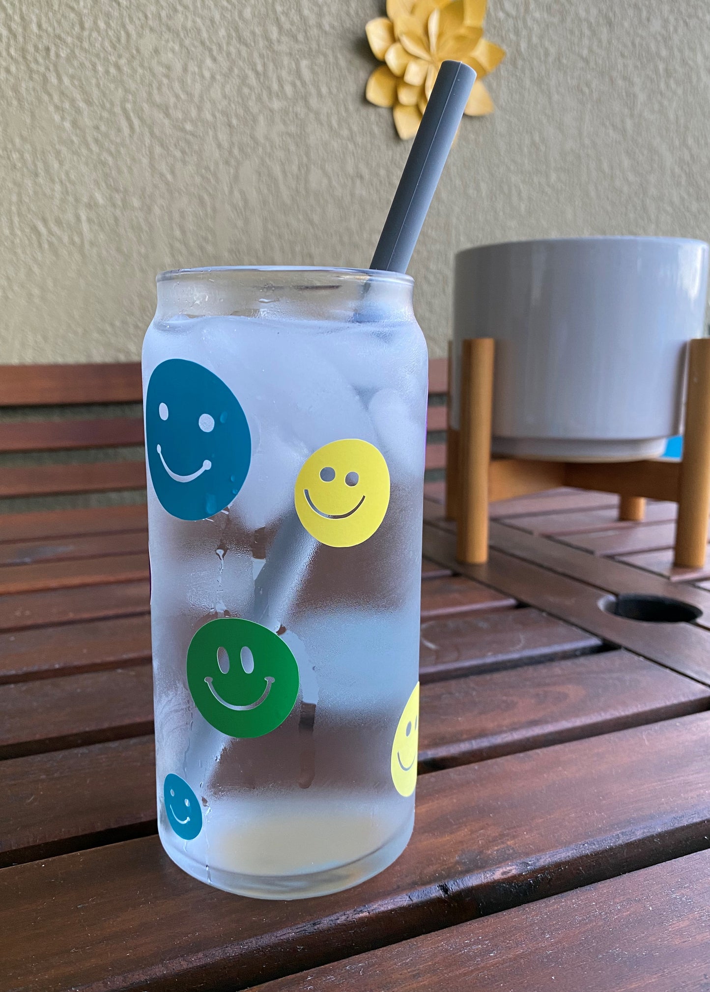 20oz Color-Changing Glass Can Cup with Cheerful Smiley Faces