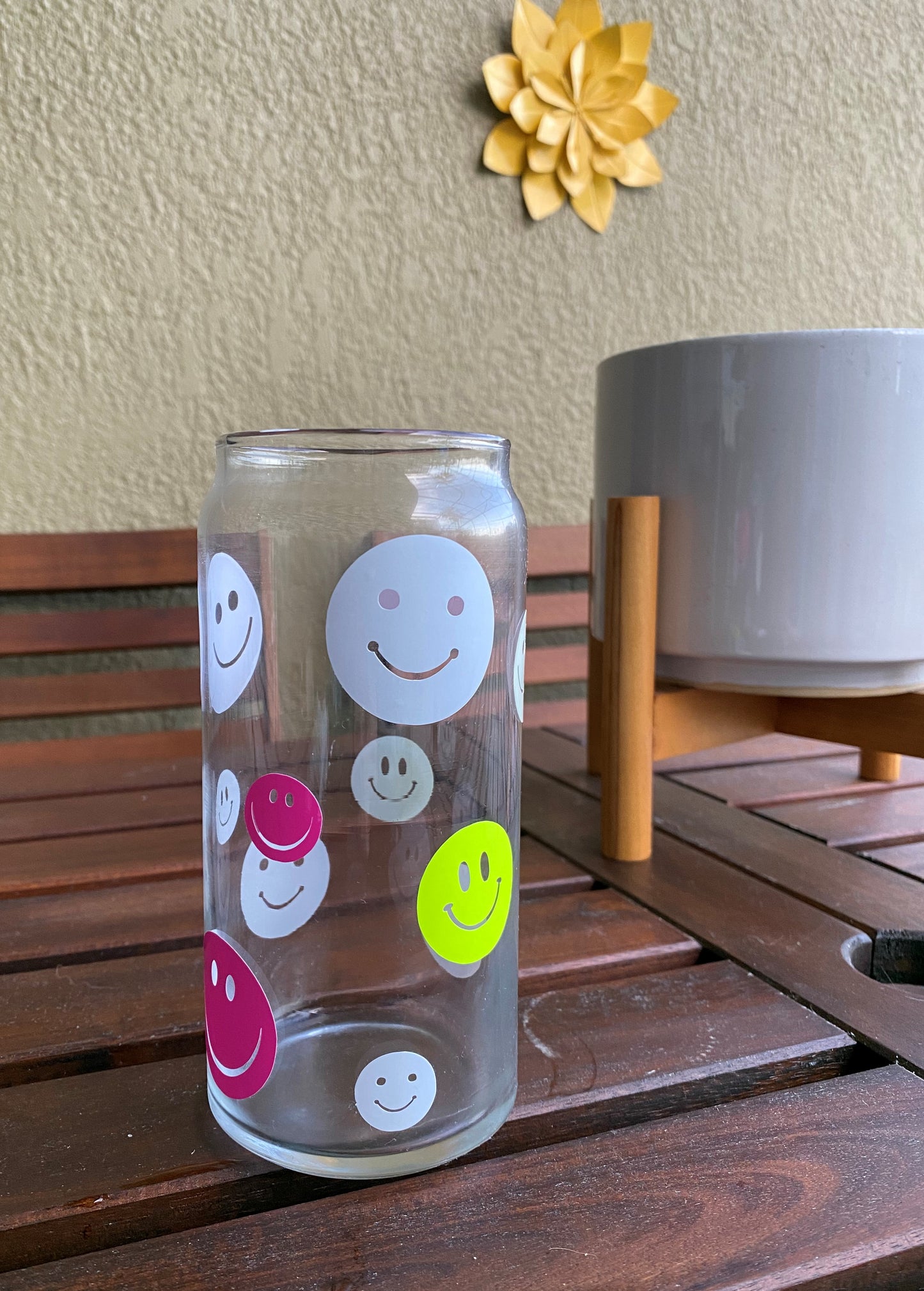 20oz Color-Changing Glass Can Cup with Cheerful Smiley Faces