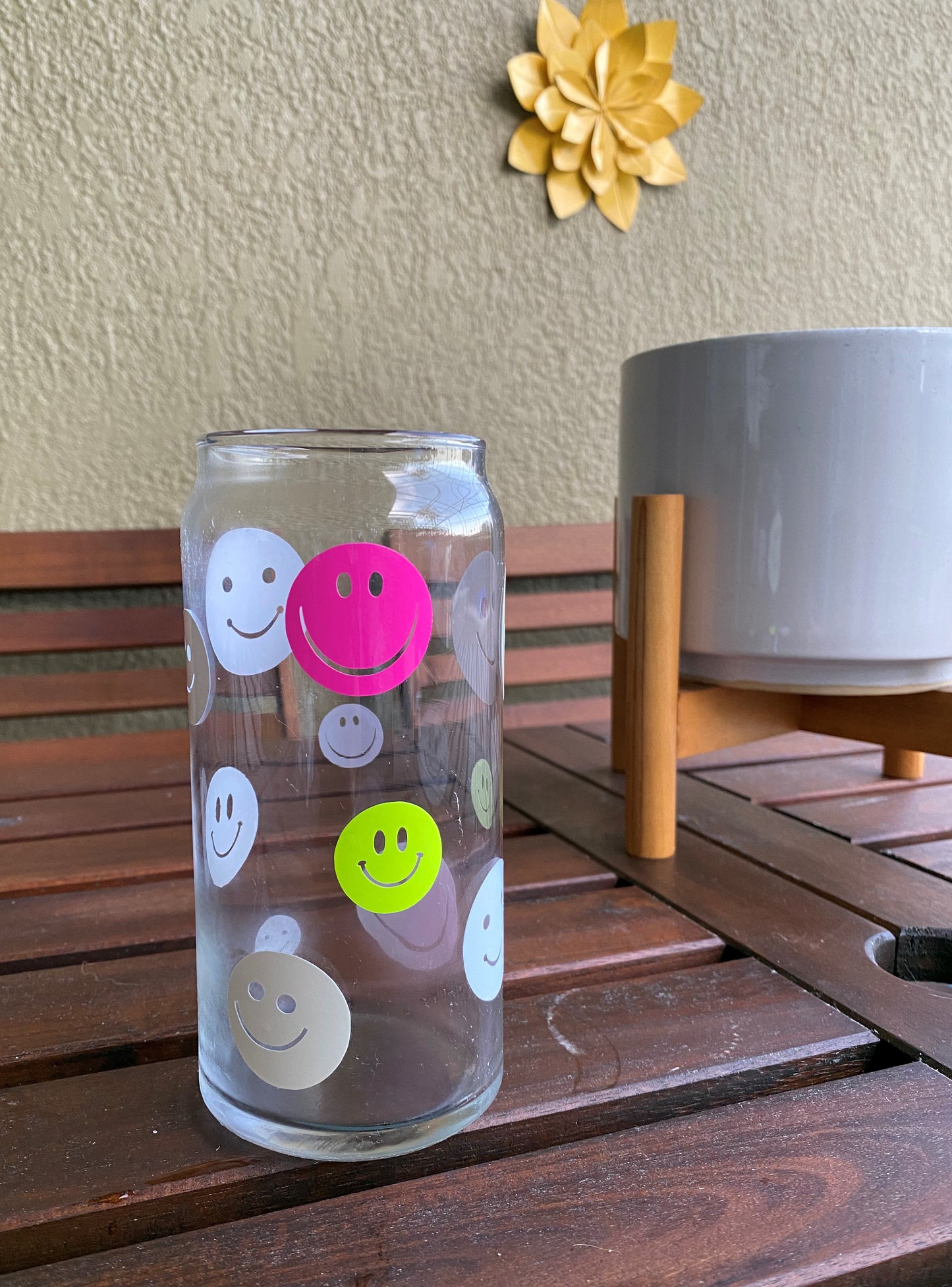 20oz Color-Changing Glass Can Cup with Cheerful Smiley Faces